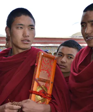 Besuche das imposante Sakya-Kloster